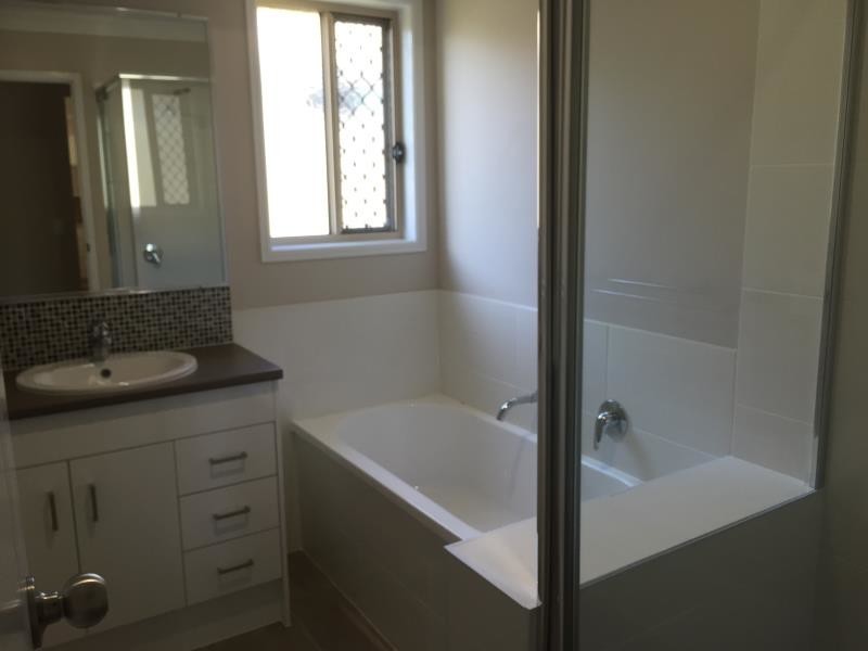 4 Rosedale Street, Parkhurst QLD 4702